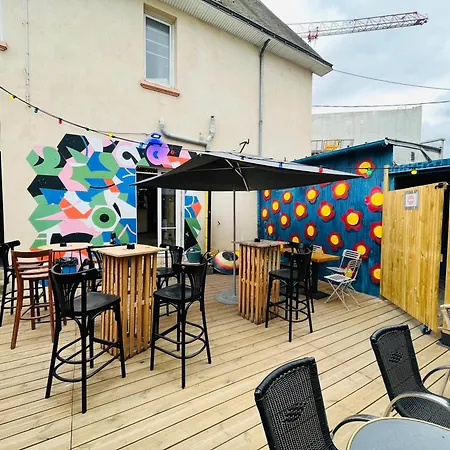 La Chaumiere Hotel *