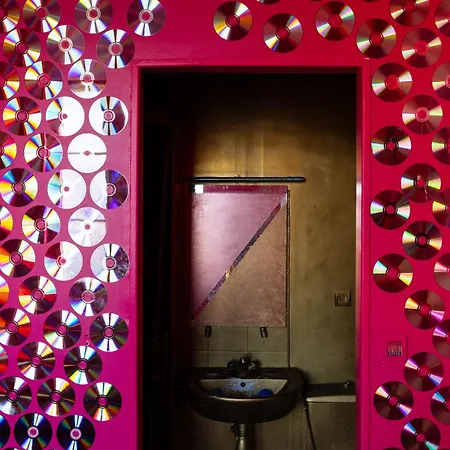 La Chaumiere Hotel *